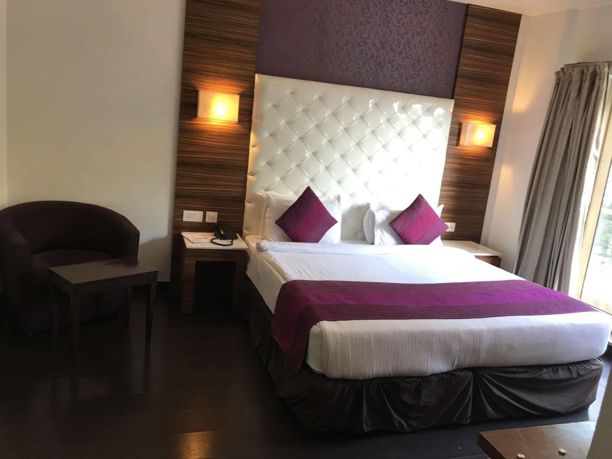 ניו דלהי Hotel Ivory 32 מראה חיצוני תמונה