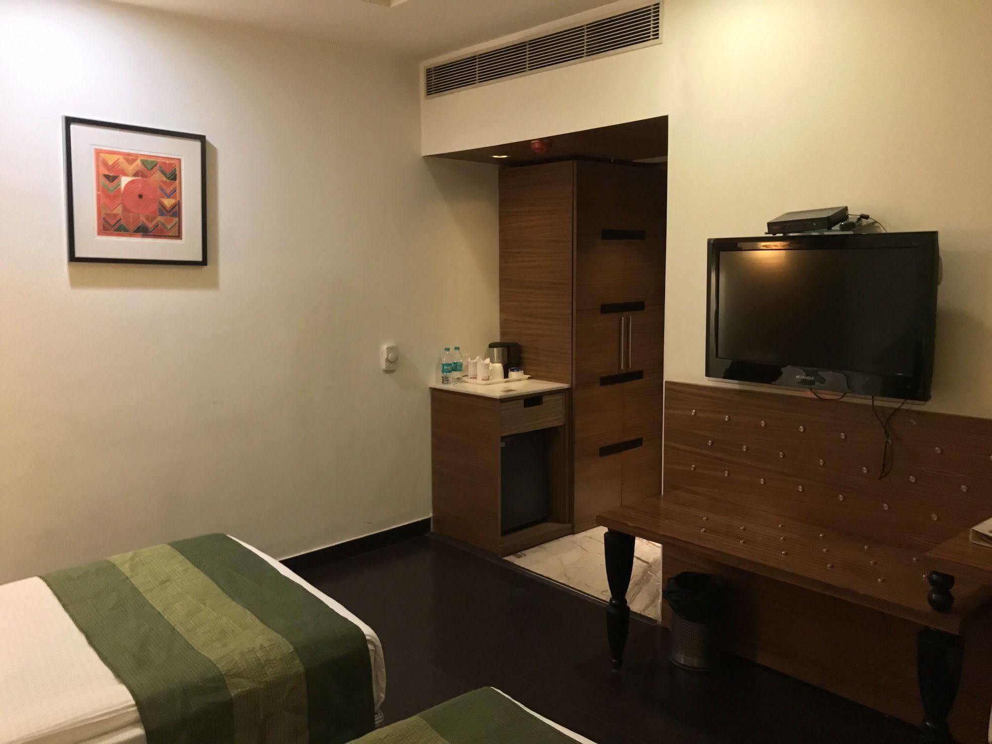 ניו דלהי Hotel Ivory 32 מראה חיצוני תמונה